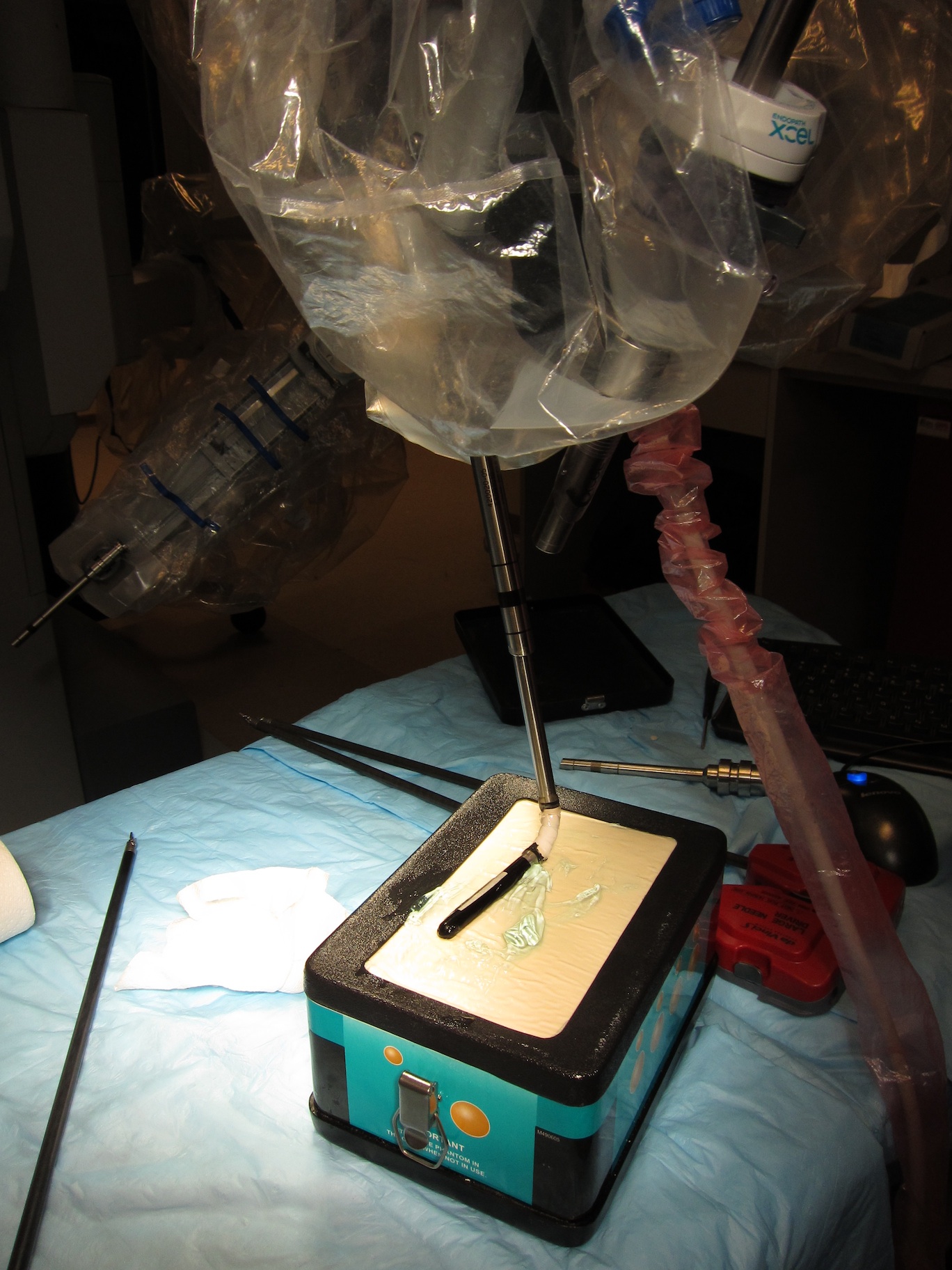 da Vinci robot slave arm controlling the ultrasound probe